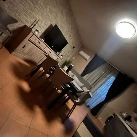 Enza House アパート バレストラーテ
